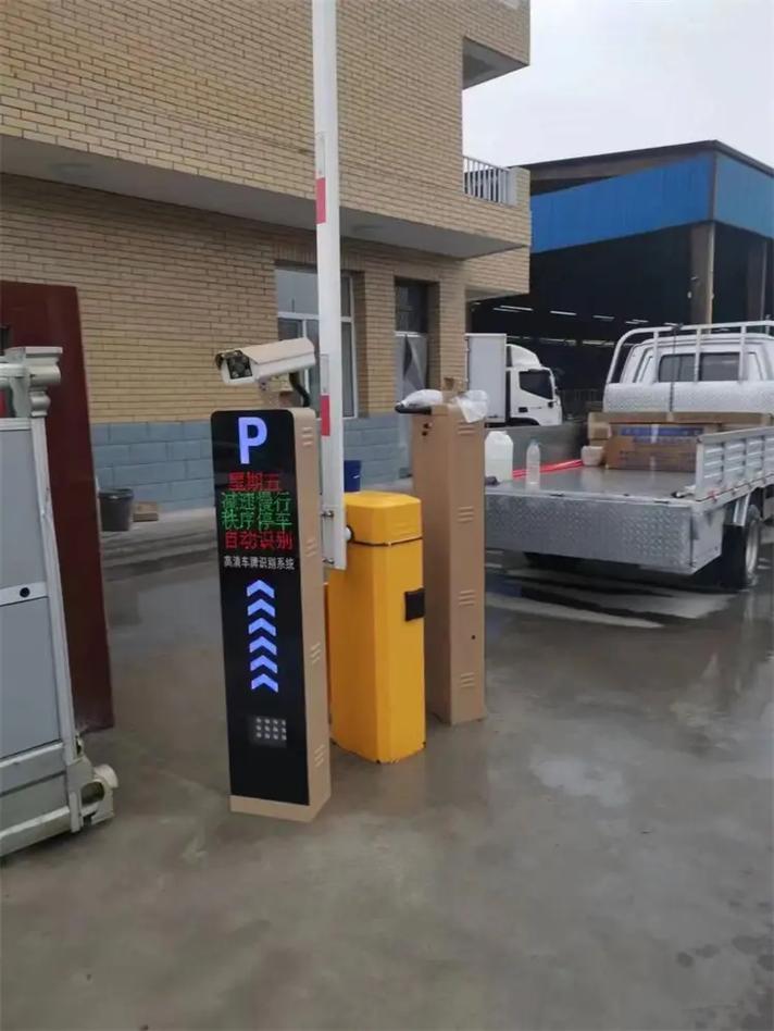 東莞鳳崗智能電動(dòng)欄桿與車牌識(shí)別一體機(jī) 打造高效收費(fèi)停車場(chǎng)新標(biāo)桿