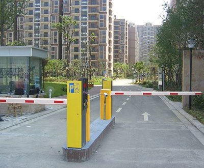 智能停車新選擇 車牌識(shí)別道閘一體機(jī)如何優(yōu)化車輛自動(dòng)收費(fèi)管理